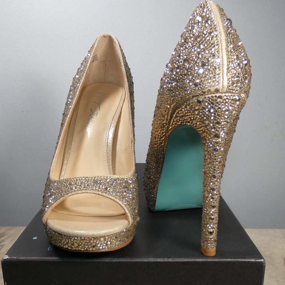 NiB SPARKLING Betsey Johnson Dane Peep Toe Pump, Light Gold, 8.5 - Picture 8 of 16
